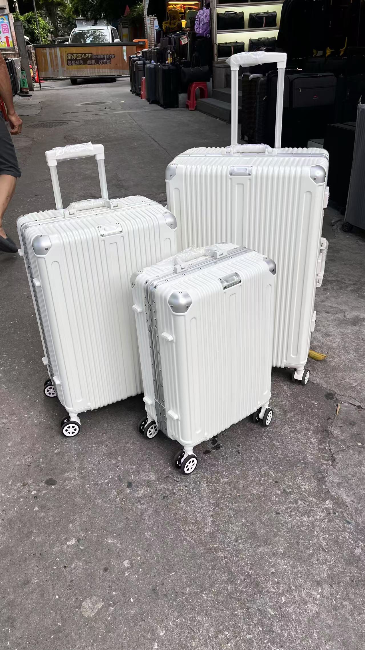 White 3 in 1 suitcase